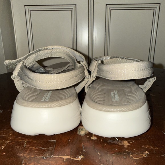 Skechers Goga Max Gen 5 Women's Sandal Size 11 SN 15316 Natural/Tan Hook & Loop - Picture 3 of 11